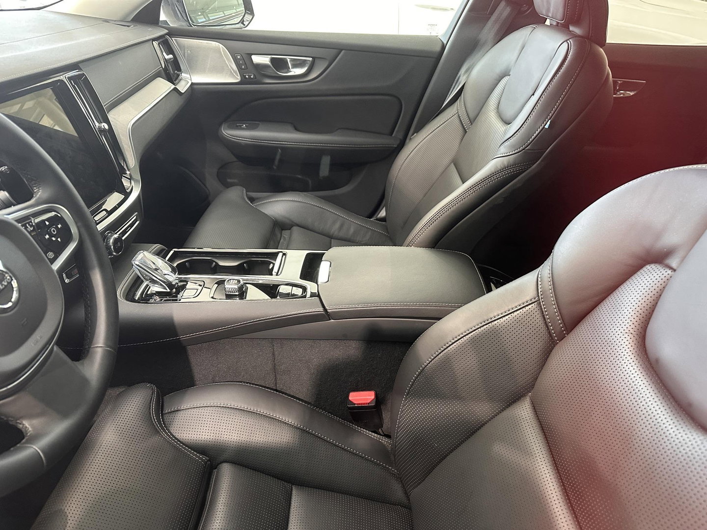 Volvo V60 T8 AWD Ultra Dark Bowers & Willkins 360 Cam Stoelvent. Massage