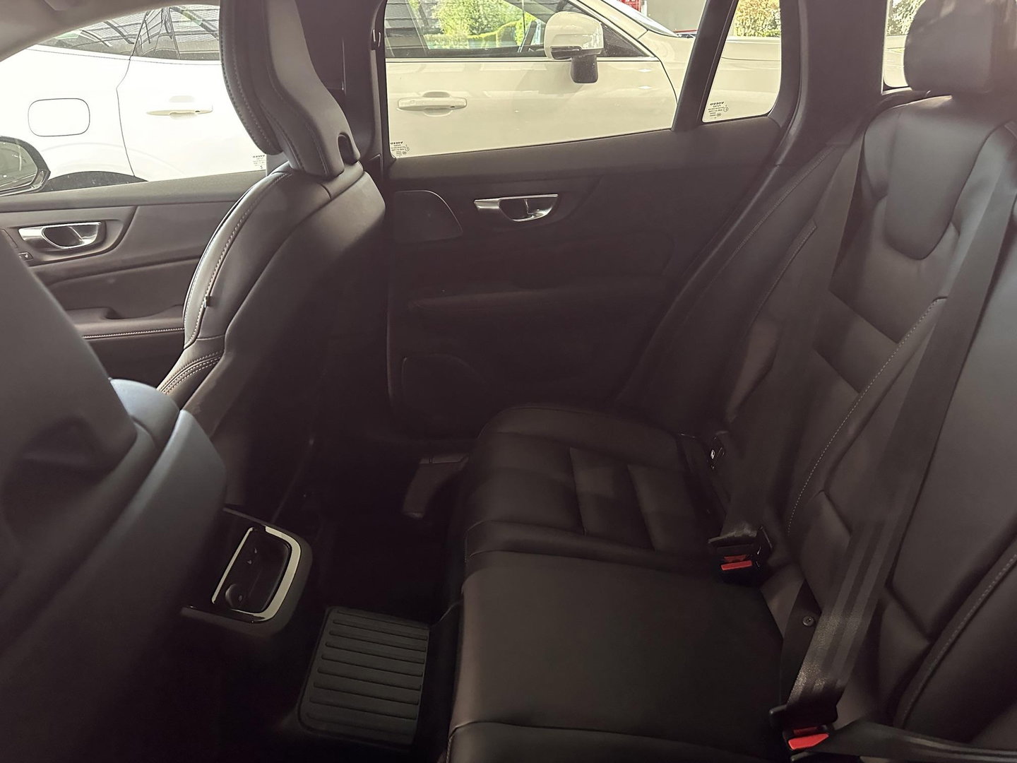 Volvo V60 T8 AWD Ultra Dark Bowers & Willkins 360 Cam Stoelvent. Massage