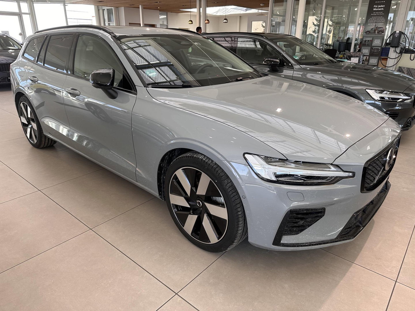 Volvo V60 T8 AWD Ultra Dark Bowers & Willkins 360 Cam Stoelvent. Massage