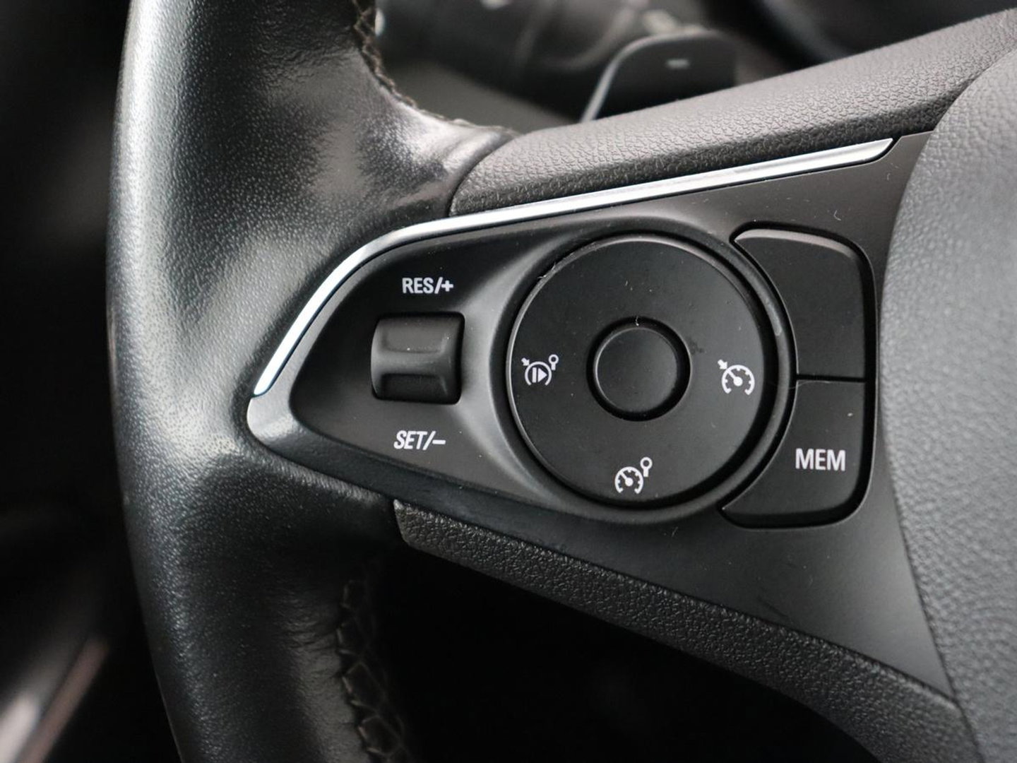 Opel Grandland X 1.6 Turbo Hybrid Elegance | SOH 90,2% | Carplay | Camera | Full LED | Half leder | Navigatie | Parkeerhulp | Climate control | Bluetooth | Cruise control | 56.000km NAP | PHEV | Plug In