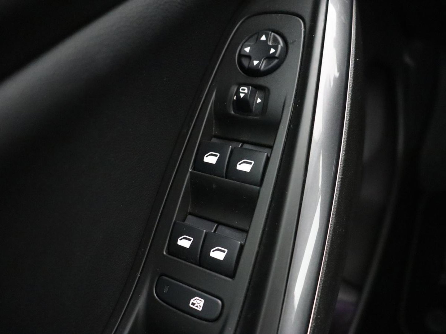 Opel Grandland X 1.6 Turbo Hybrid Elegance | SOH 90,2% | Carplay | Camera | Full LED | Half leder | Navigatie | Parkeerhulp | Climate control | Bluetooth | Cruise control | 56.000km NAP | PHEV | Plug In