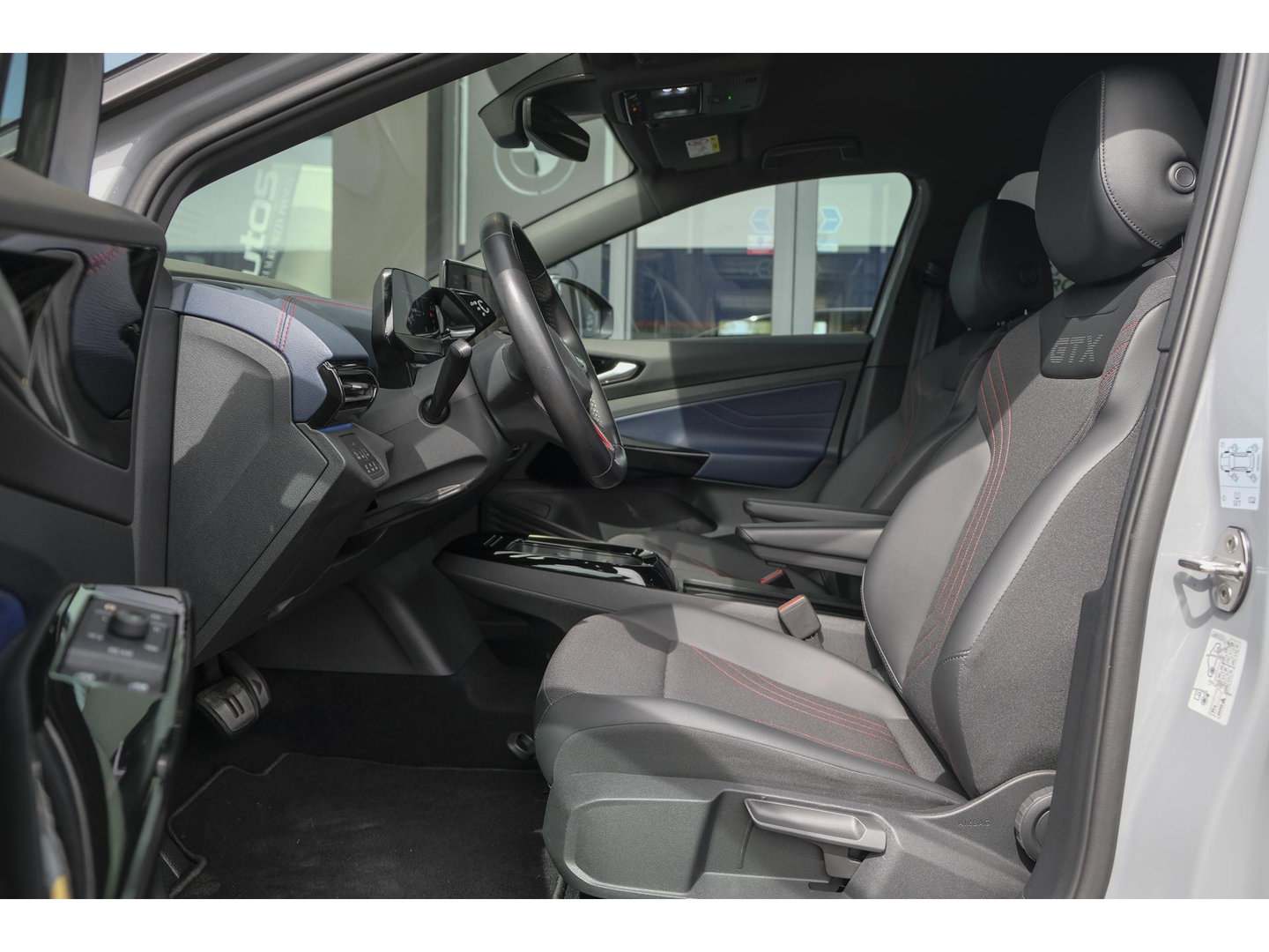 Volkswagen ID.5 GTX 300pk 77 kWh Sportstoelen Warmtepomp Trekhaak elektrisch NLauto 1e Eigenaar