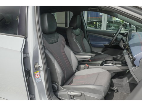 Volkswagen ID.5 GTX 300pk 77 kWh Sportstoelen Warmtepomp Trekhaak elektrisch NLauto 1e Eigenaar