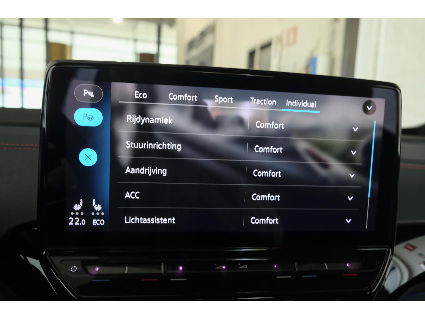 Volkswagen ID.5 GTX 300pk 77 kWh Sportstoelen Warmtepomp Trekhaak elektrisch NLauto 1e Eigenaar