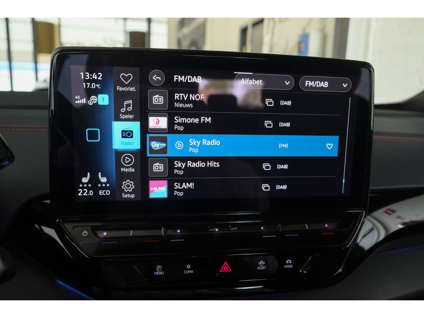 Volkswagen ID.5 GTX 300pk 77 kWh Sportstoelen Warmtepomp Trekhaak elektrisch NLauto 1e Eigenaar