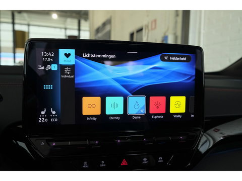 Volkswagen ID.5 GTX 300pk 77 kWh Sportstoelen Warmtepomp Trekhaak elektrisch NLauto 1e Eigenaar