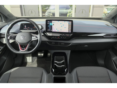 Volkswagen ID.5 GTX 300pk 77 kWh Sportstoelen Warmtepomp Trekhaak elektrisch NLauto 1e Eigenaar