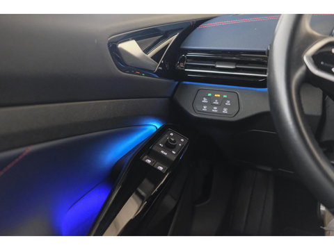 Volkswagen ID.5 GTX 300pk 77 kWh Sportstoelen Warmtepomp Trekhaak elektrisch NLauto 1e Eigenaar