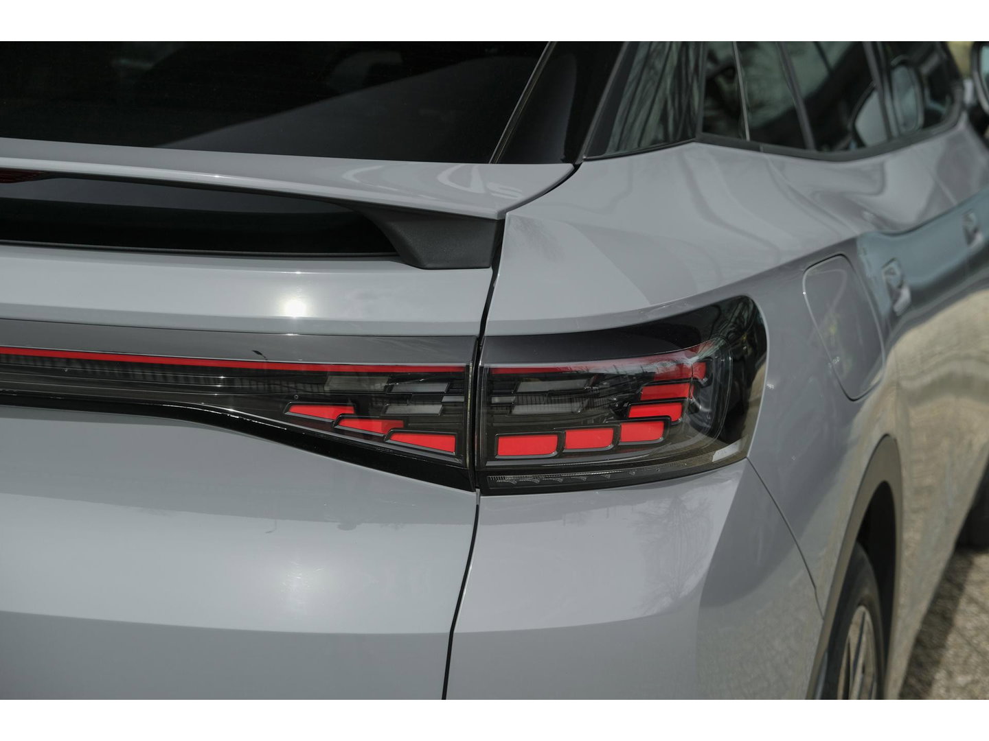 Volkswagen ID.5 GTX 300pk 77 kWh Sportstoelen Warmtepomp Trekhaak elektrisch NLauto 1e Eigenaar