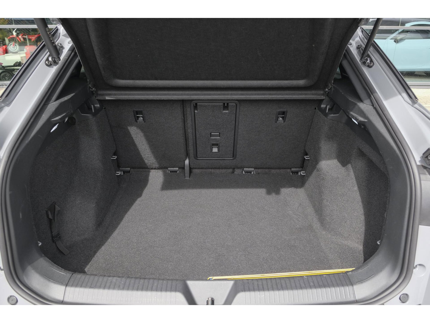 Volkswagen ID.5 GTX 300pk 77 kWh Sportstoelen Warmtepomp Trekhaak elektrisch NLauto 1e Eigenaar