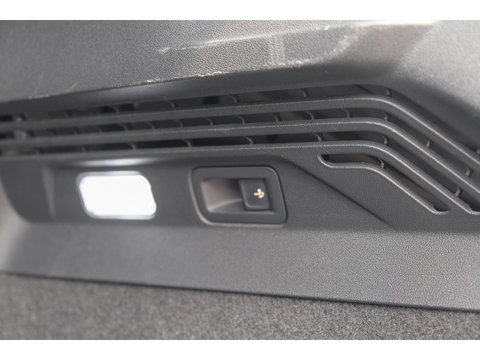 Volkswagen ID.5 GTX 300pk 77 kWh Sportstoelen Warmtepomp Trekhaak elektrisch NLauto 1e Eigenaar