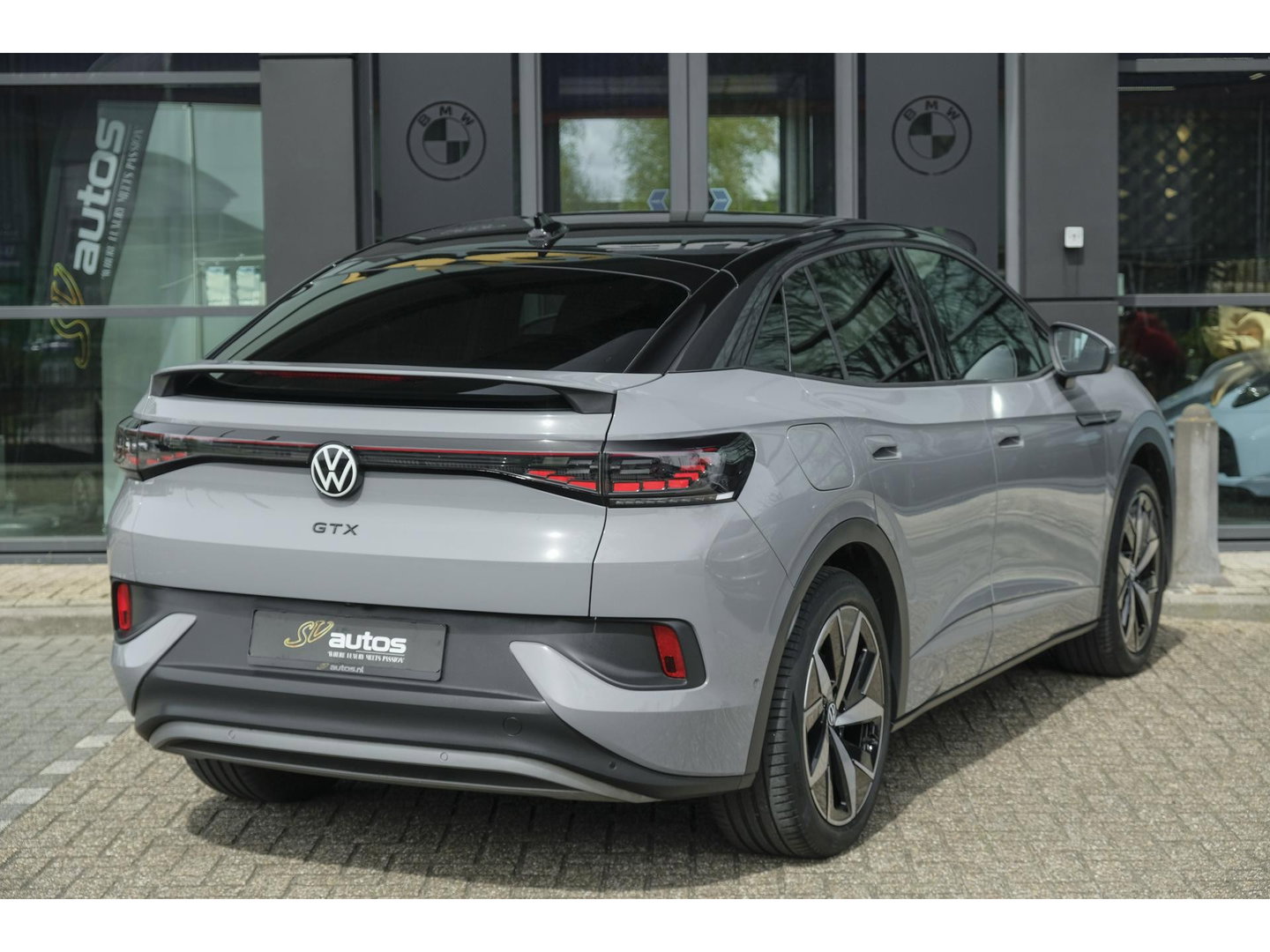 Volkswagen ID.5 GTX 300pk 77 kWh Sportstoelen Warmtepomp Trekhaak elektrisch NLauto 1e Eigenaar
