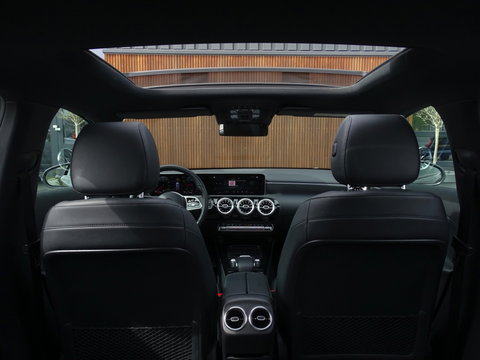 Mercedes-Benz A-Klasse 180 d automaat / Bns Sol. Lux. / AMG / LED *NAP*