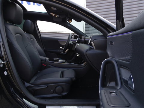Mercedes-Benz A-Klasse 180 d automaat / Bns Sol. Lux. / AMG / LED *NAP*
