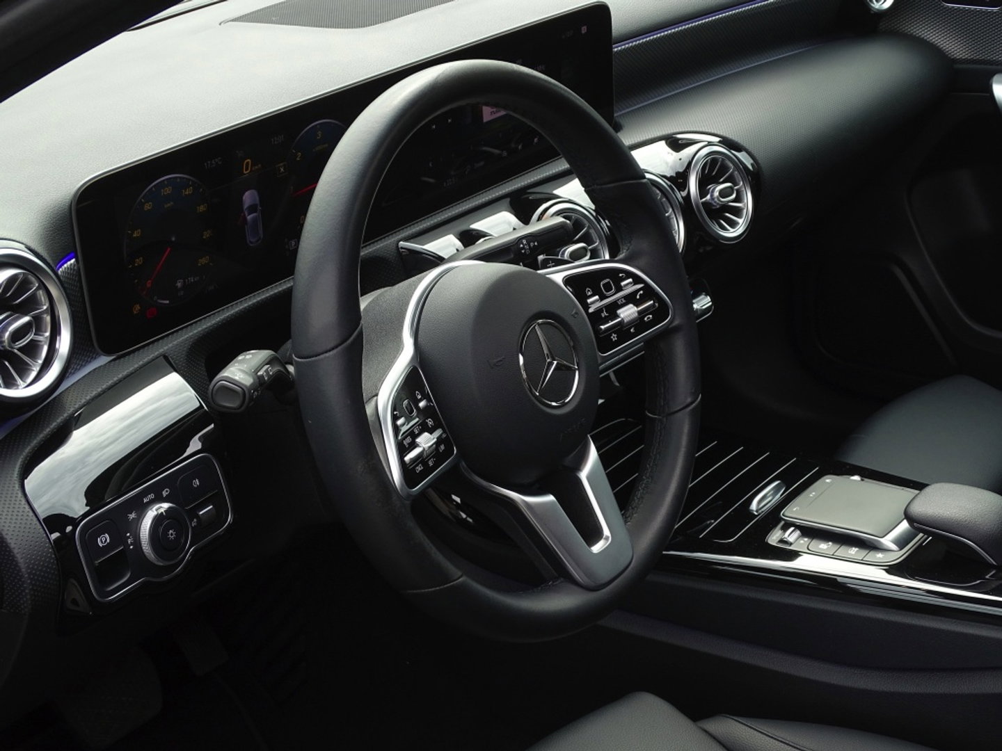 Mercedes-Benz A-Klasse 180 d automaat / Bns Sol. Lux. / AMG / LED *NAP*