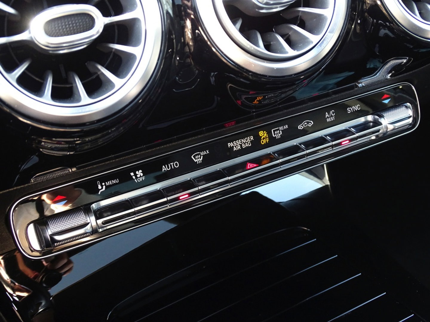 Mercedes-Benz A-Klasse 180 d automaat / Bns Sol. Lux. / AMG / LED *NAP*