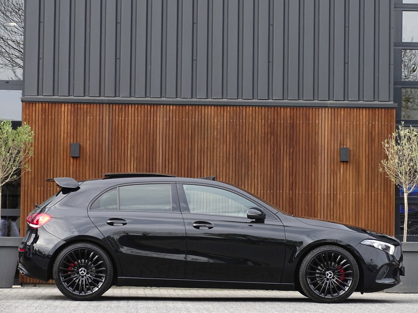 Mercedes-Benz A-Klasse 180 d automaat / Bns Sol. Lux. / AMG / LED *NAP*