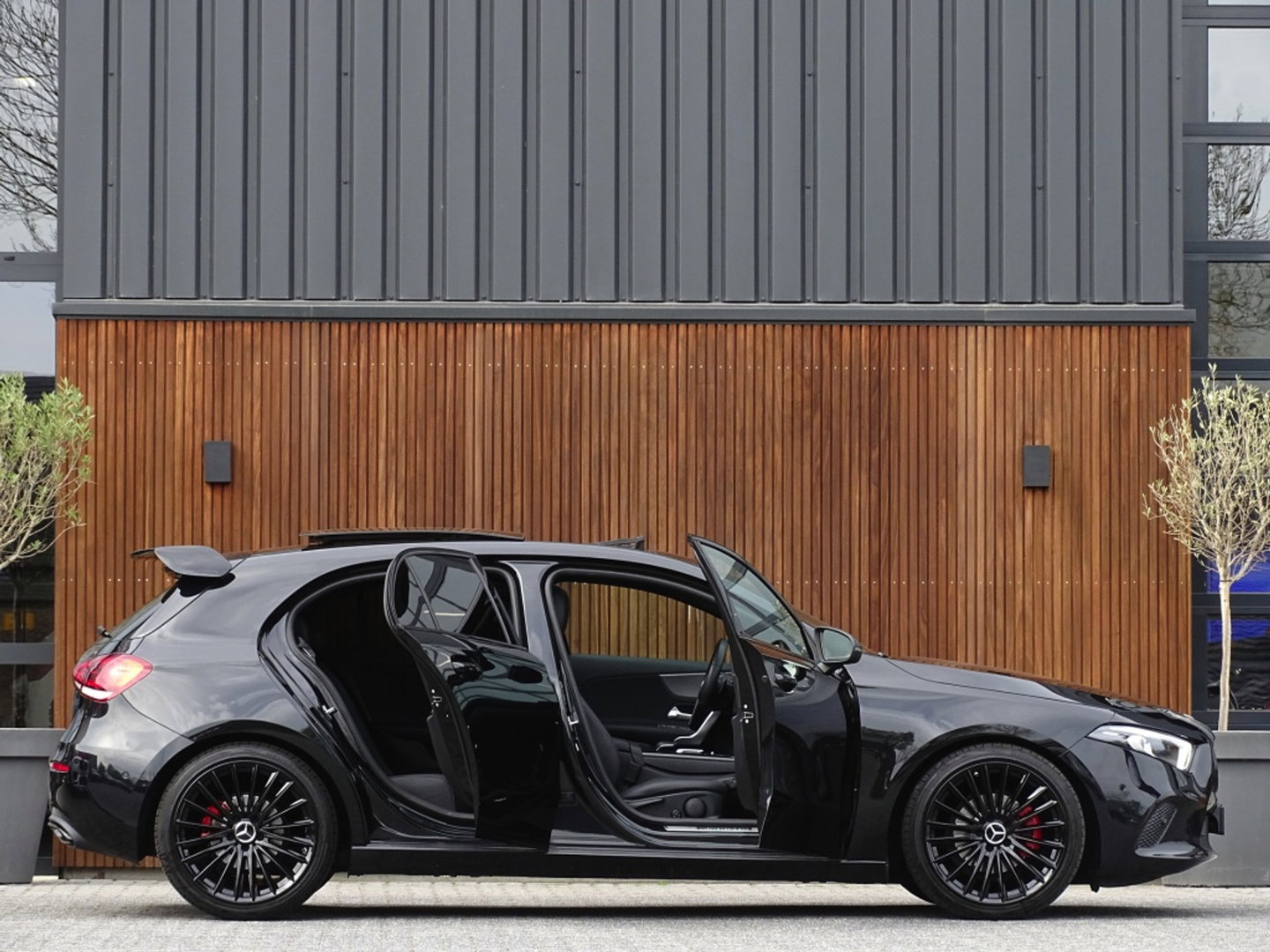 Mercedes-Benz A-Klasse 180 d automaat / Bns Sol. Lux. / AMG / LED *NAP*