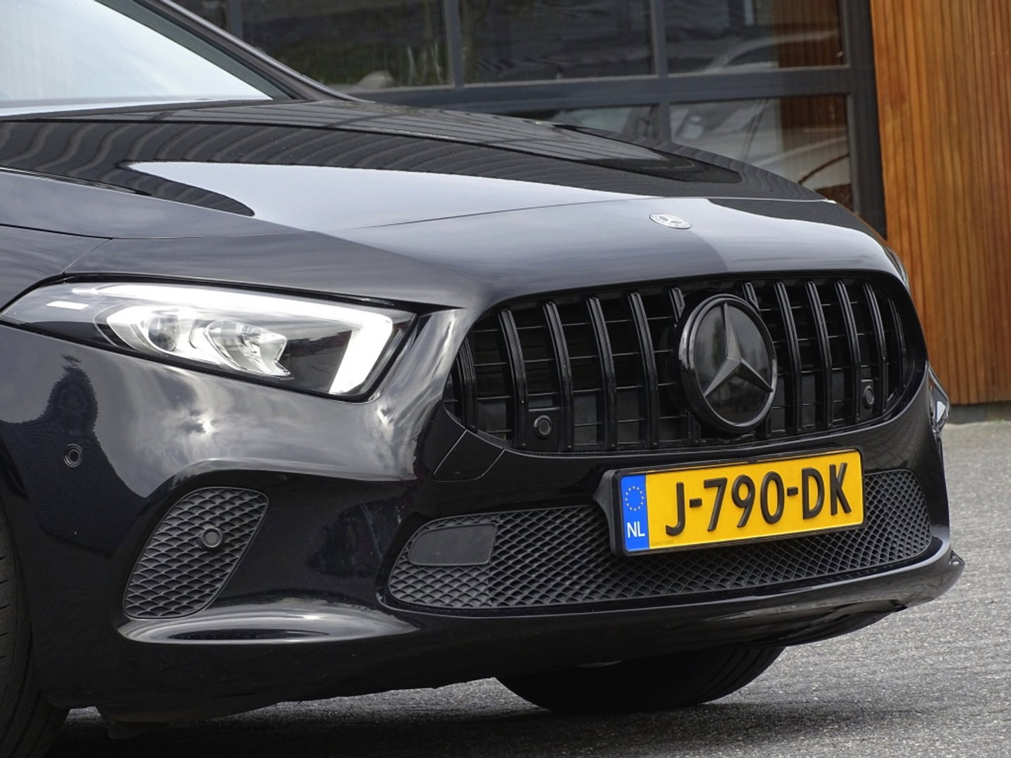 Mercedes-Benz A-Klasse 180 d automaat / Bns Sol. Lux. / AMG / LED *NAP*