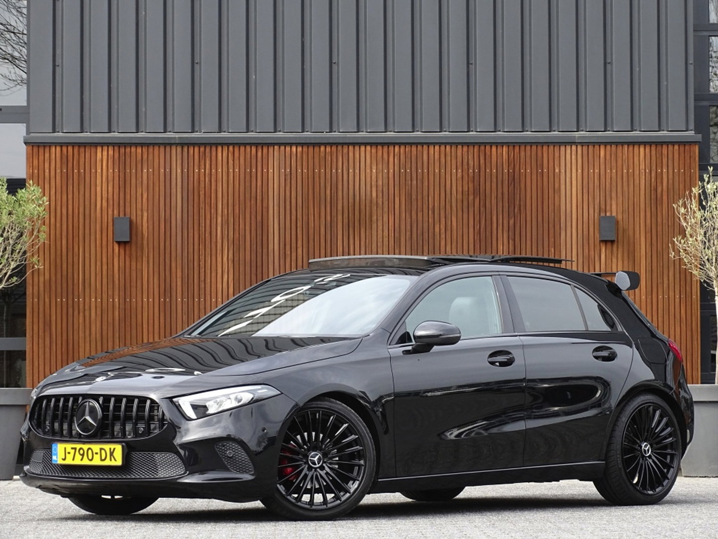 Mercedes-Benz A-Klasse 180 d automaat / Bns Sol. Lux. / AMG / LED *NAP*