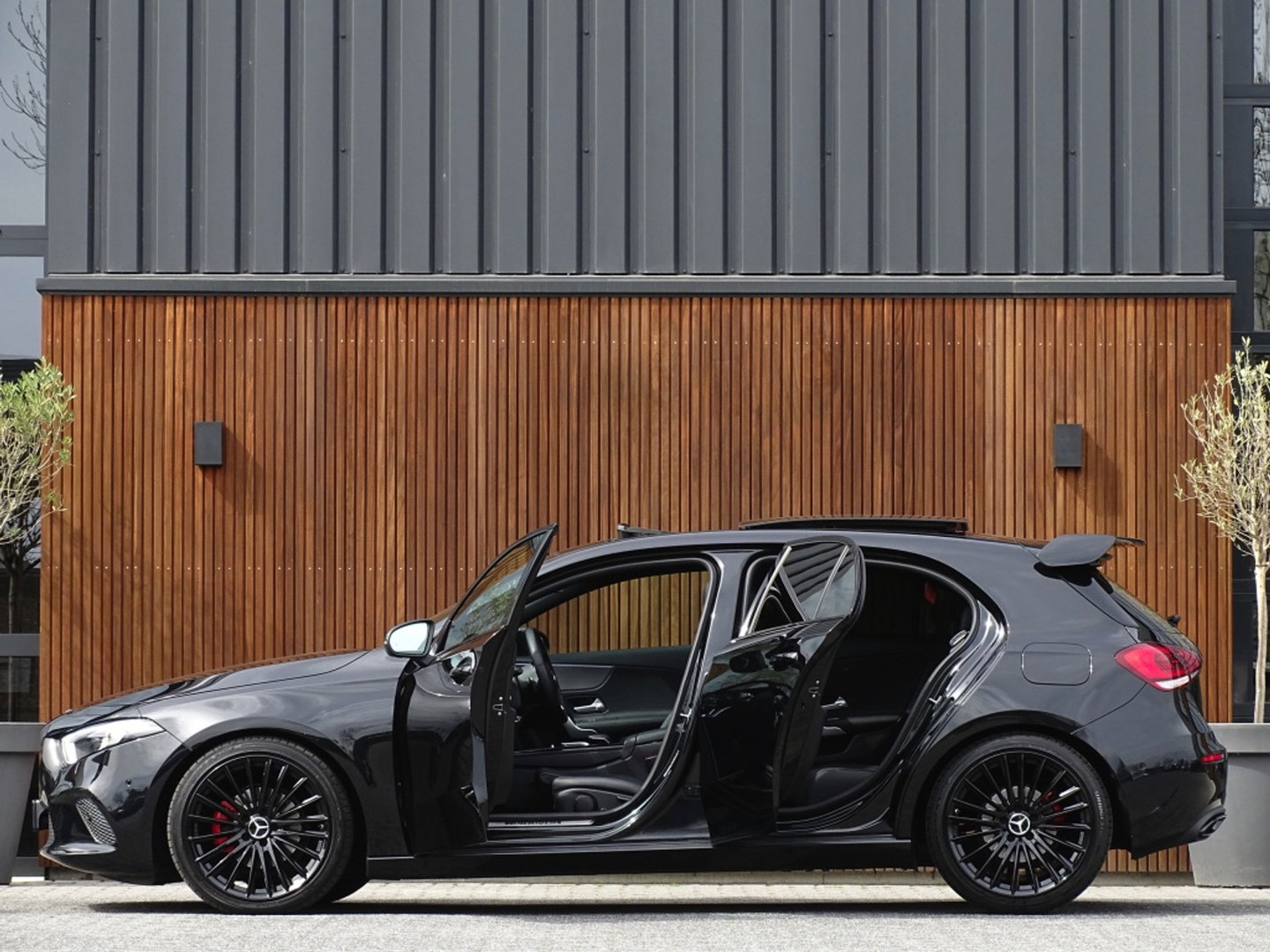 Mercedes-Benz A-Klasse 180 d automaat / Bns Sol. Lux. / AMG / LED *NAP*