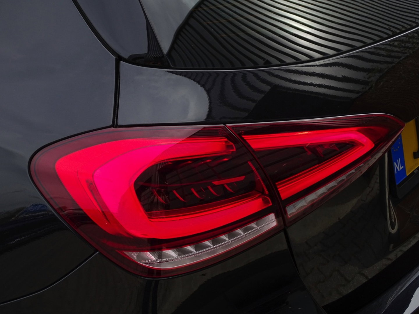 Mercedes-Benz A-Klasse 180 d automaat / Bns Sol. Lux. / AMG / LED *NAP*