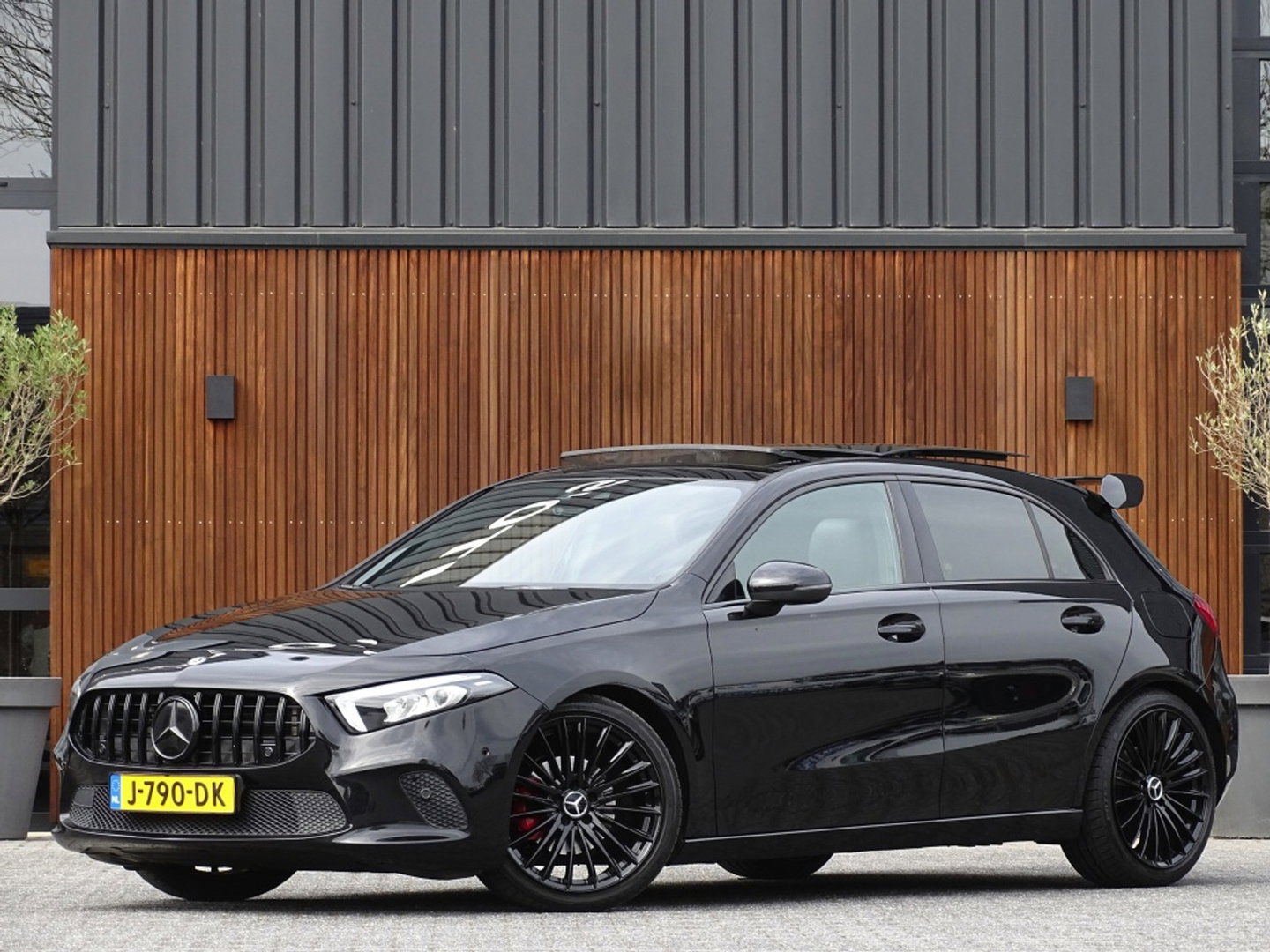 Mercedes-Benz A-Klasse 180 d automaat / Bns Sol. Lux. / AMG / LED *NAP*