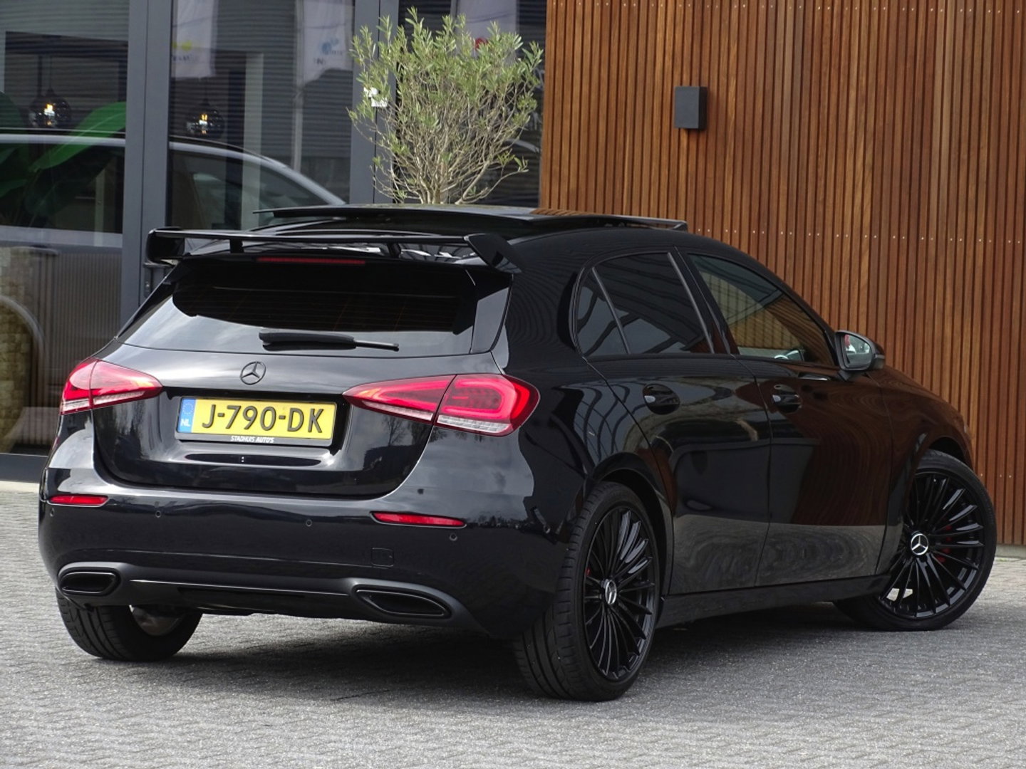 Mercedes-Benz A-Klasse 180 d automaat / Bns Sol. Lux. / AMG / LED *NAP*