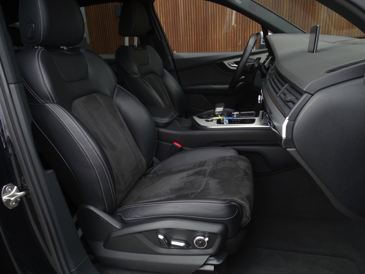 Audi Q7 3.0 TFSI V6T 334PK Quattro / S-Line / Nachtzicht / 360° / 7 Pers