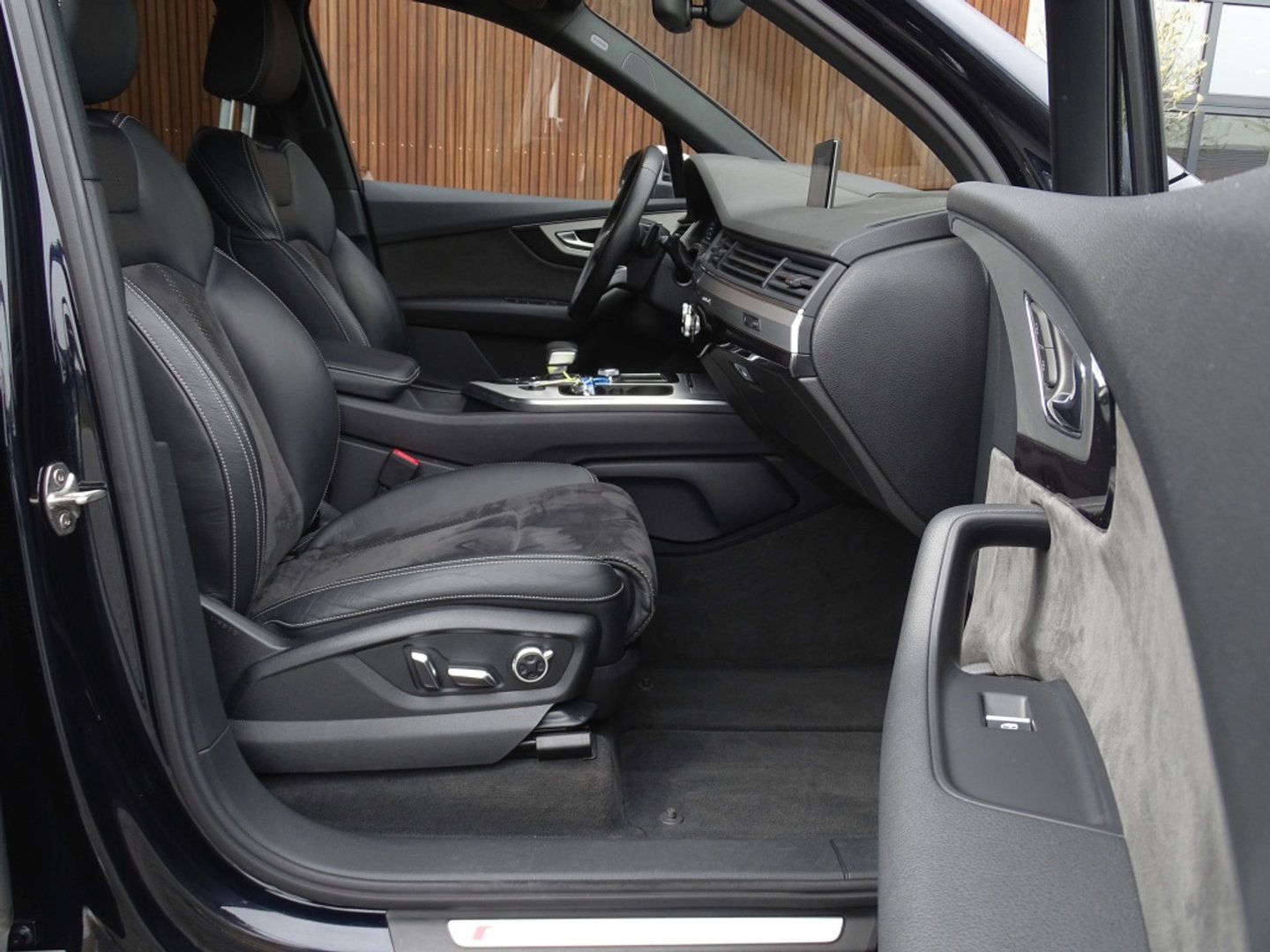 Audi Q7 3.0 TFSI V6T 334PK Quattro / S-Line / Nachtzicht / 360° / 7 Pers