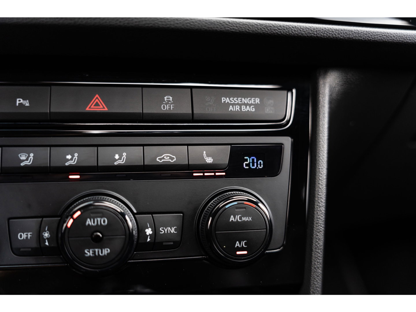 SEAT Leon 2.0 TSI CUPRA CARBON EDITION BREMBO BEATS PANO