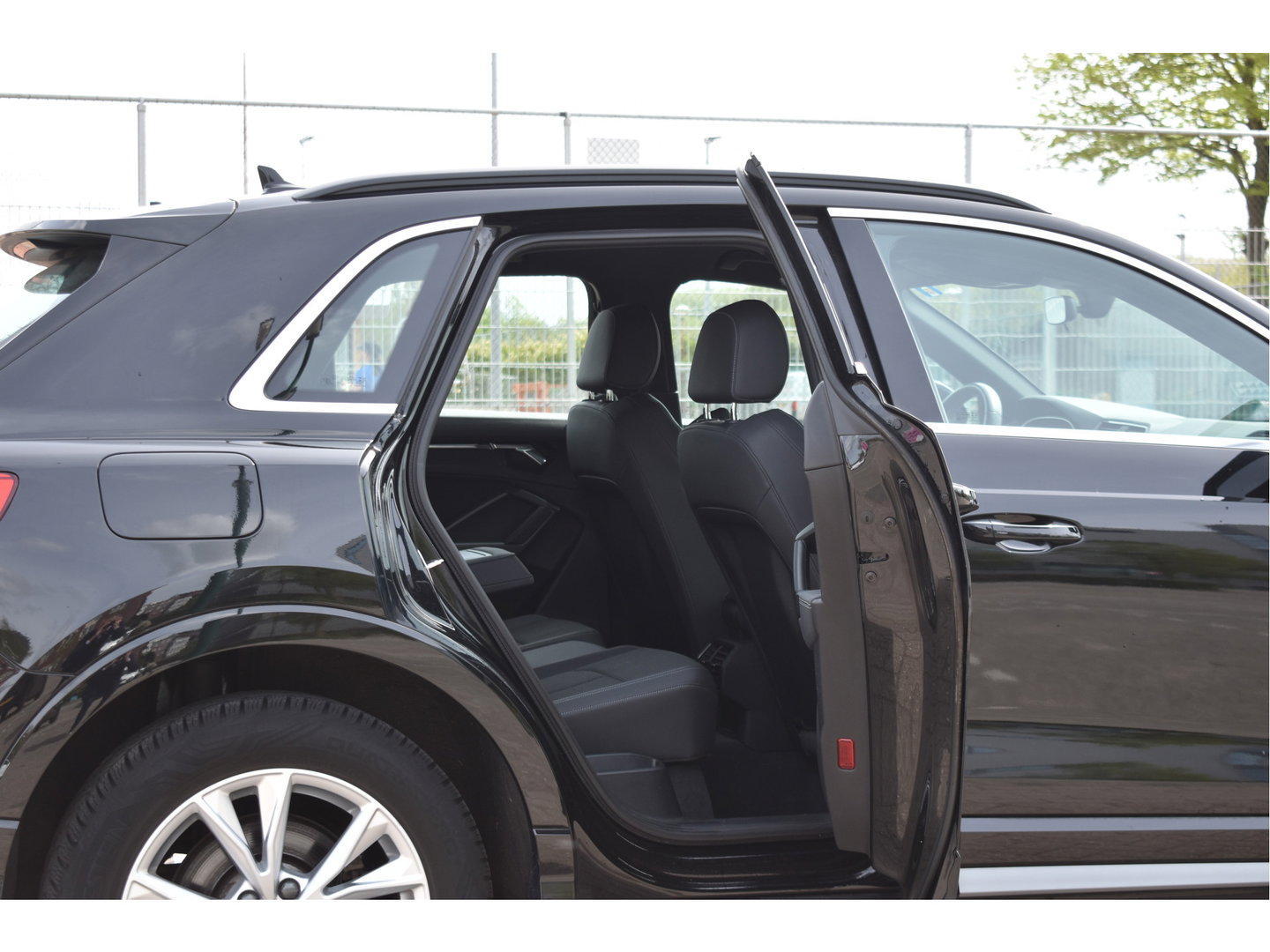 Audi Q3 45 TFSI e S edition S-Line 245 PK | NL-Auto | Keyless | Carplay | Virtual cockpit | DAB | Elekt.trekhaak | Full LED | Allweathers