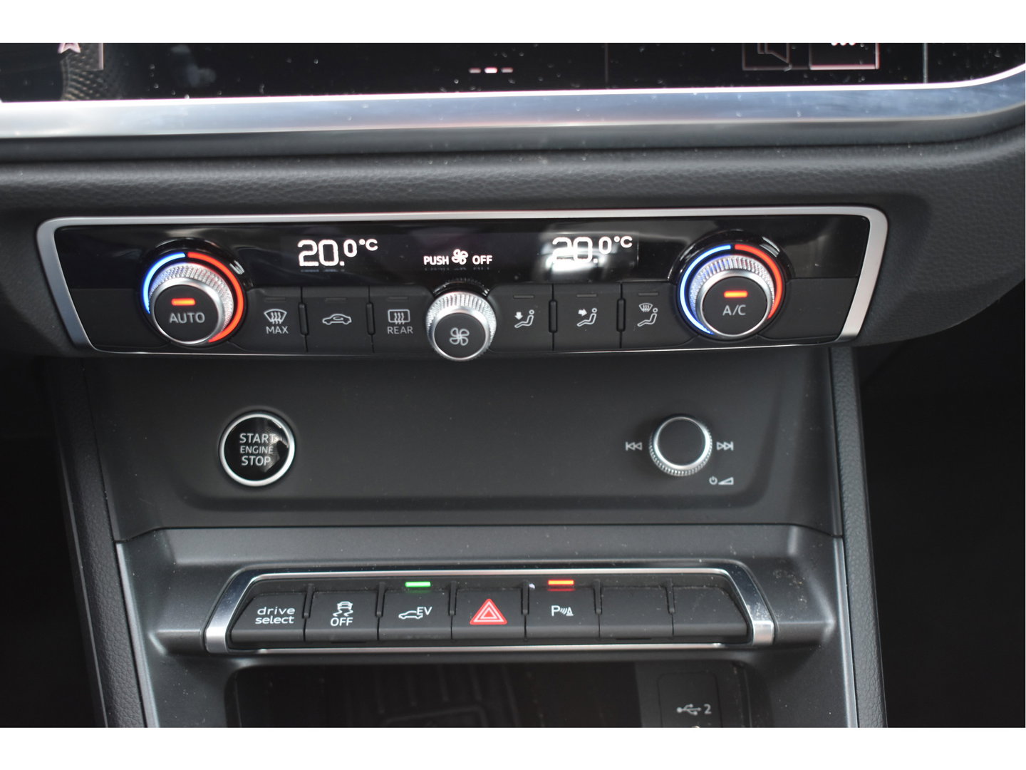 Audi Q3 45 TFSI e S edition S-Line 245 PK | NL-Auto | Keyless | Carplay | Virtual cockpit | DAB | Elekt.trekhaak | Full LED | Allweathers