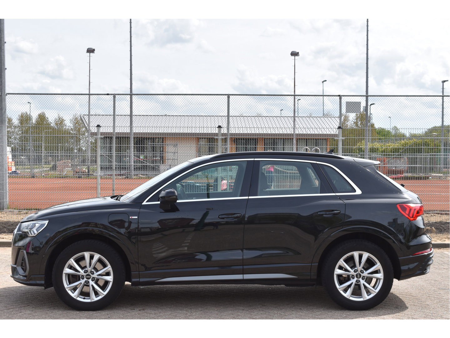 Audi Q3 45 TFSI e S edition S-Line 245 PK | NL-Auto | Keyless | Carplay | Virtual cockpit | DAB | Elekt.trekhaak | Full LED | Allweathers