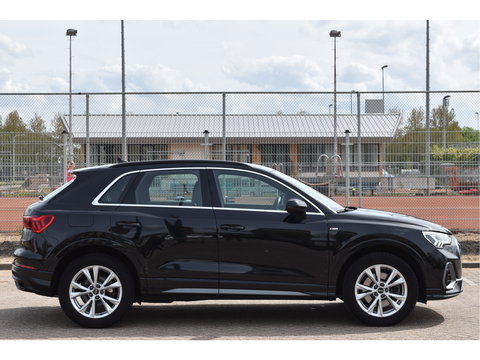Audi Q3 45 TFSI e S edition S-Line 245 PK | NL-Auto | Keyless | Carplay | Virtual cockpit | DAB | Elekt.trekhaak | Full LED | Allweathers