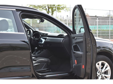 Audi Q3 45 TFSI e S edition S-Line 245 PK | NL-Auto | Keyless | Carplay | Virtual cockpit | DAB | Elekt.trekhaak | Full LED | Allweathers