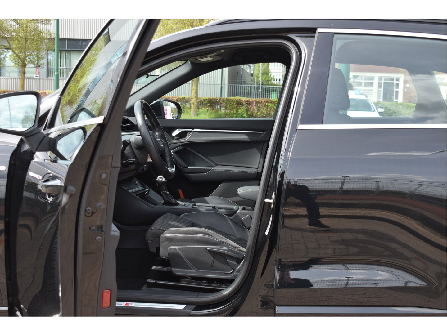 Audi Q3 45 TFSI e S edition S-Line 245 PK | NL-Auto | Keyless | Carplay | Virtual cockpit | DAB | Elekt.trekhaak | Full LED | Allweathers