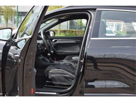 Audi Q3 45 TFSI e S edition S-Line 245 PK | NL-Auto | Keyless | Carplay | Virtual cockpit | DAB | Elekt.trekhaak | Full LED | Allweathers