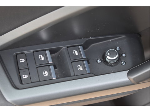 Audi Q3 45 TFSI e S edition S-Line 245 PK | NL-Auto | Keyless | Carplay | Virtual cockpit | DAB | Elekt.trekhaak | Full LED | Allweathers