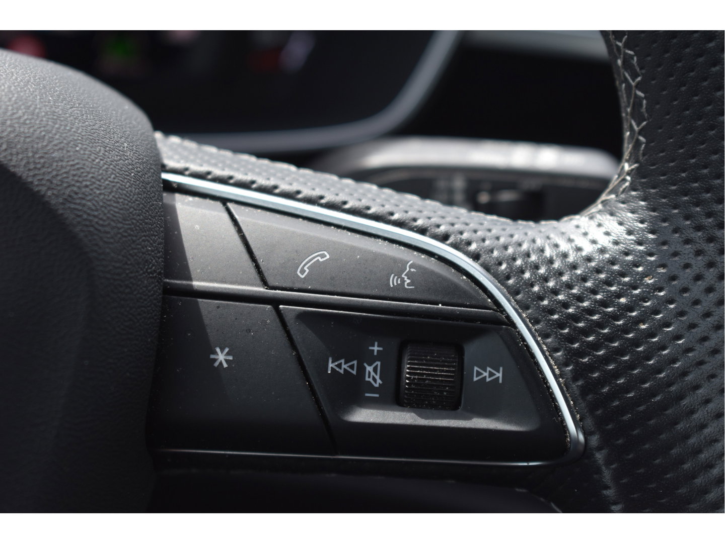 Audi Q3 45 TFSI e S edition S-Line 245 PK | NL-Auto | Keyless | Carplay | Virtual cockpit | DAB | Elekt.trekhaak | Full LED | Allweathers