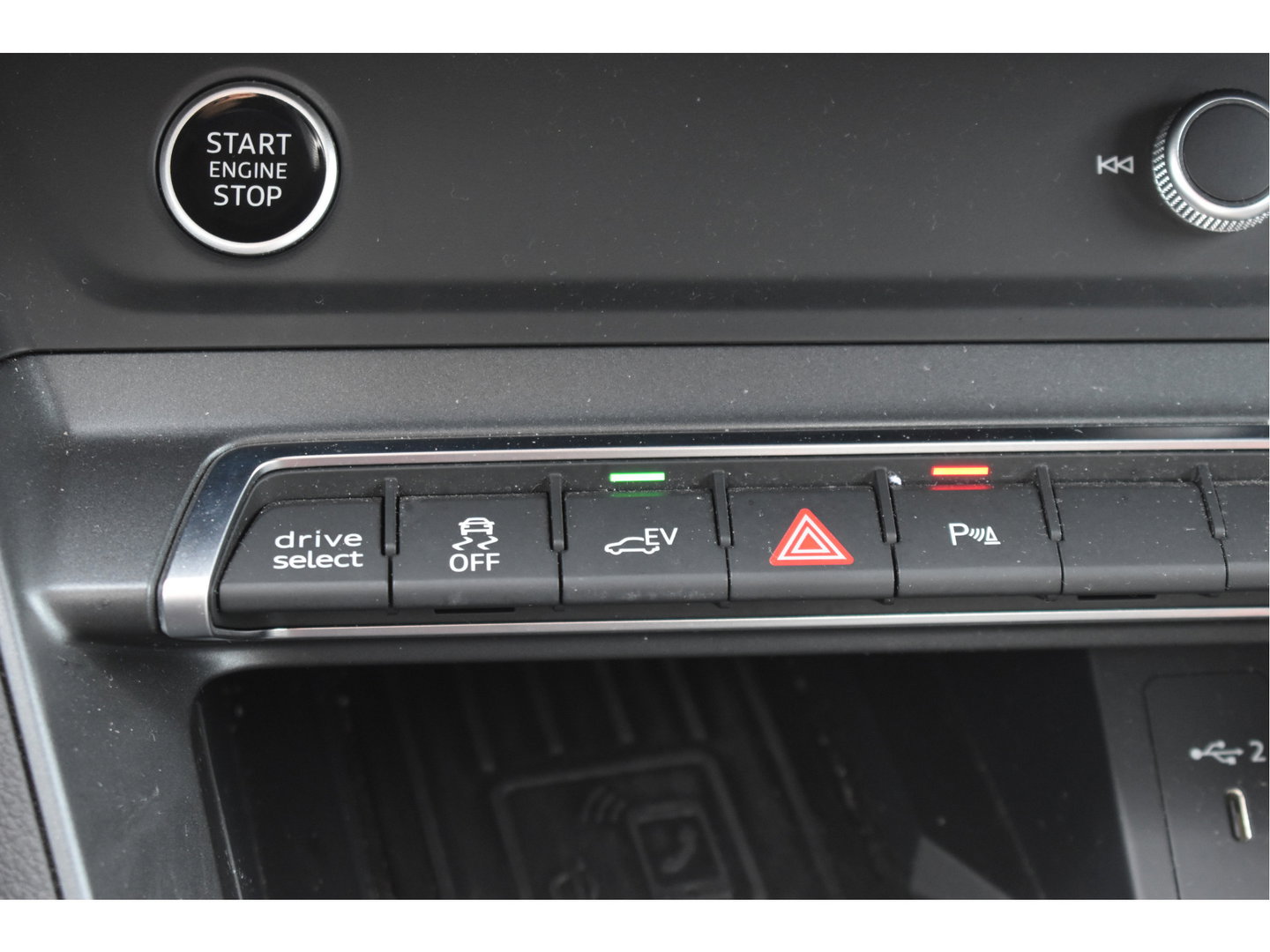 Audi Q3 45 TFSI e S edition S-Line 245 PK | NL-Auto | Keyless | Carplay | Virtual cockpit | DAB | Elekt.trekhaak | Full LED | Allweathers