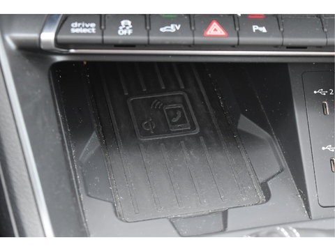 Audi Q3 45 TFSI e S edition S-Line 245 PK | NL-Auto | Keyless | Carplay | Virtual cockpit | DAB | Elekt.trekhaak | Full LED | Allweathers