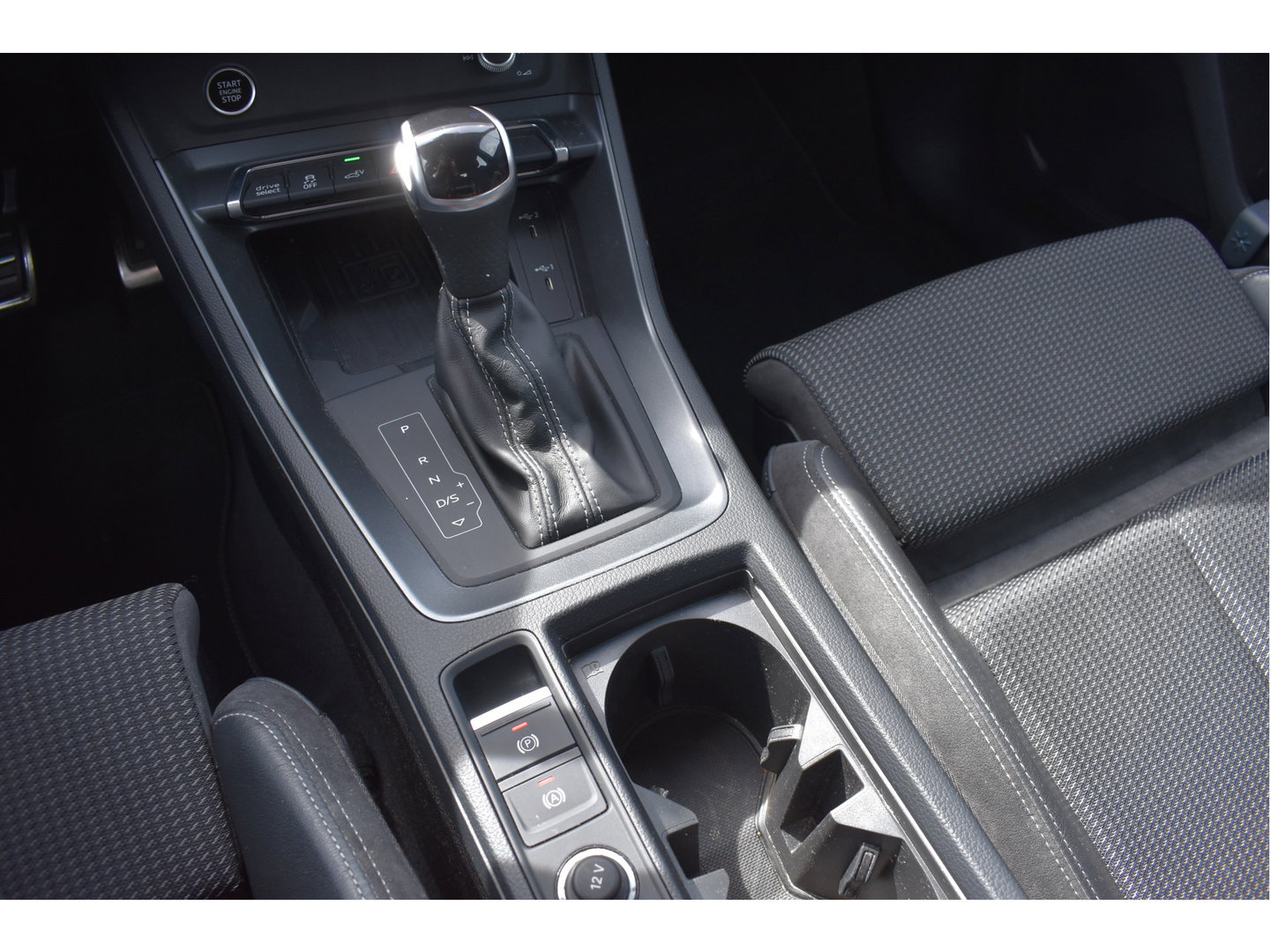 Audi Q3 45 TFSI e S edition S-Line 245 PK | NL-Auto | Keyless | Carplay | Virtual cockpit | DAB | Elekt.trekhaak | Full LED | Allweathers