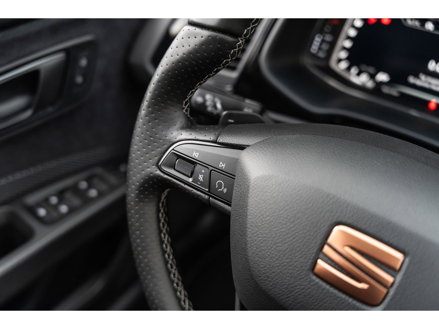 SEAT Leon ST 2.0 TSI CUPRA 4DRIVE DYNAMIC GREY PANO BEATS