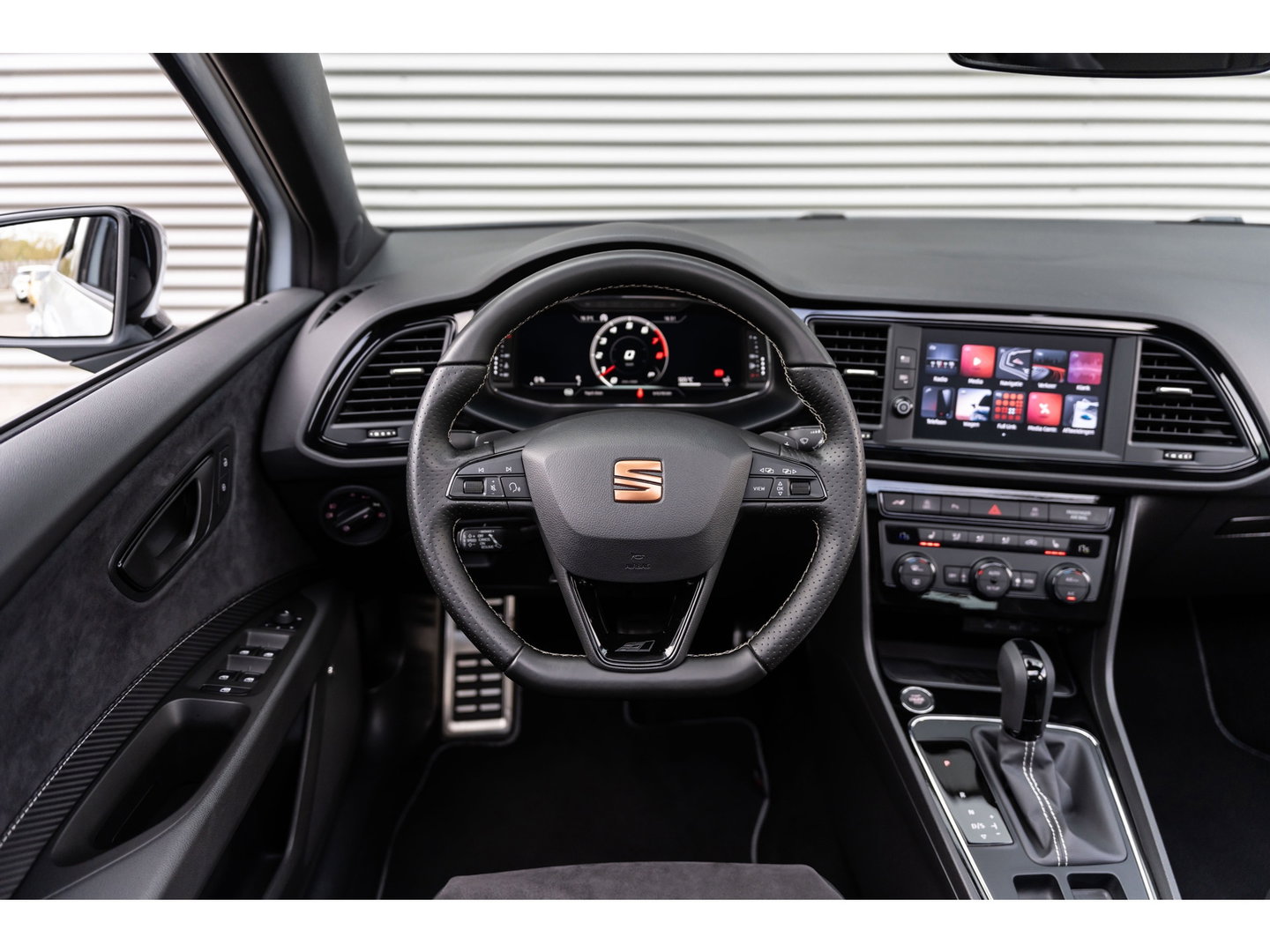 SEAT Leon ST 2.0 TSI CUPRA 4DRIVE DYNAMIC GREY PANO BEATS