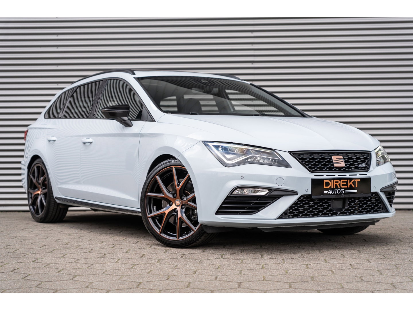SEAT Leon ST 2.0 TSI CUPRA 4DRIVE DYNAMIC GREY PANO BEATS