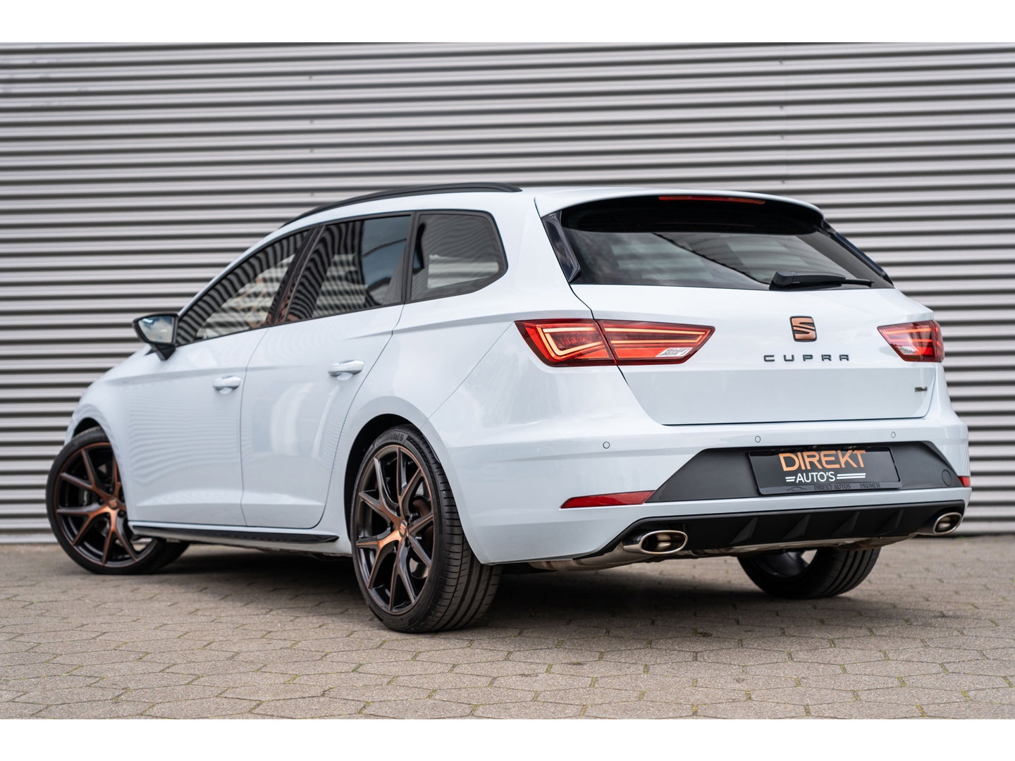 SEAT Leon ST 2.0 TSI CUPRA 4DRIVE DYNAMIC GREY PANO BEATS