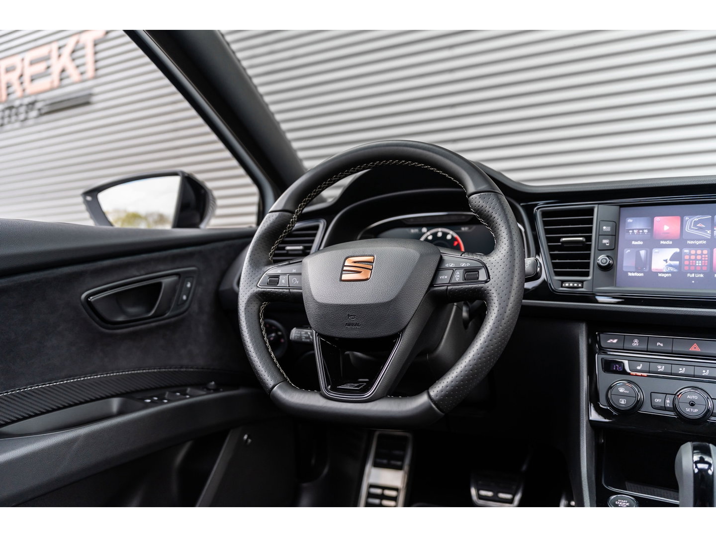 SEAT Leon ST 2.0 TSI CUPRA 4DRIVE DYNAMIC GREY PANO BEATS