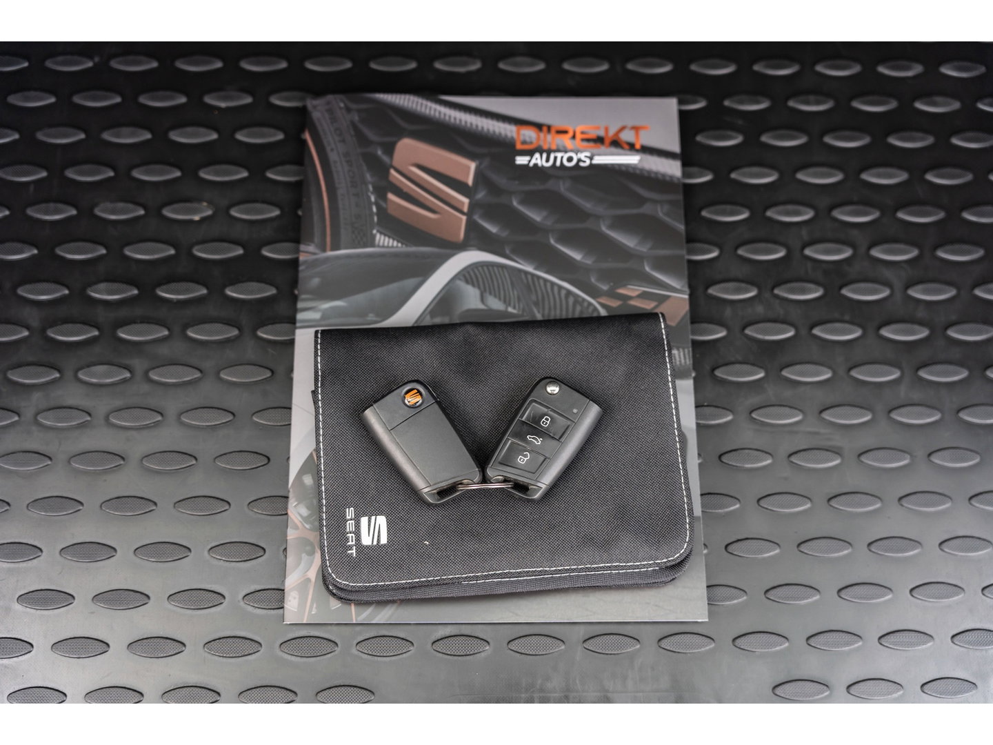 SEAT Leon ST 2.0 TSI CUPRA 4DRIVE DYNAMIC GREY PANO BEATS