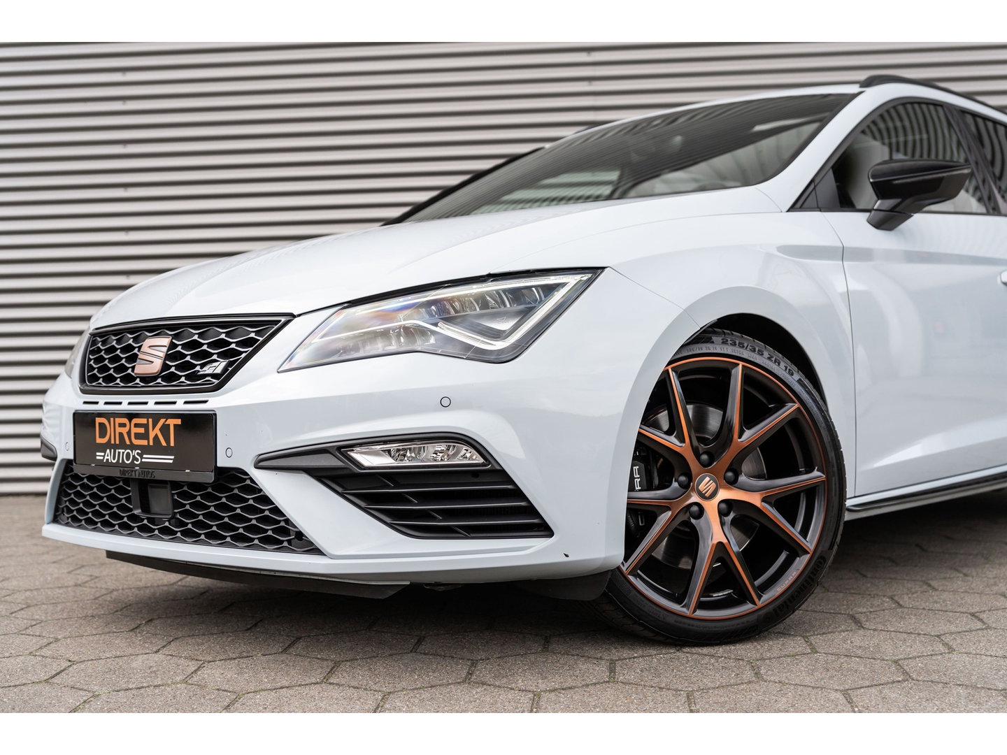 SEAT Leon ST 2.0 TSI CUPRA 4DRIVE DYNAMIC GREY PANO BEATS